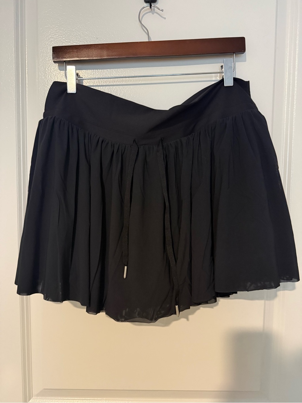 High-waisted Mesh Skort - Picture 2 of 4